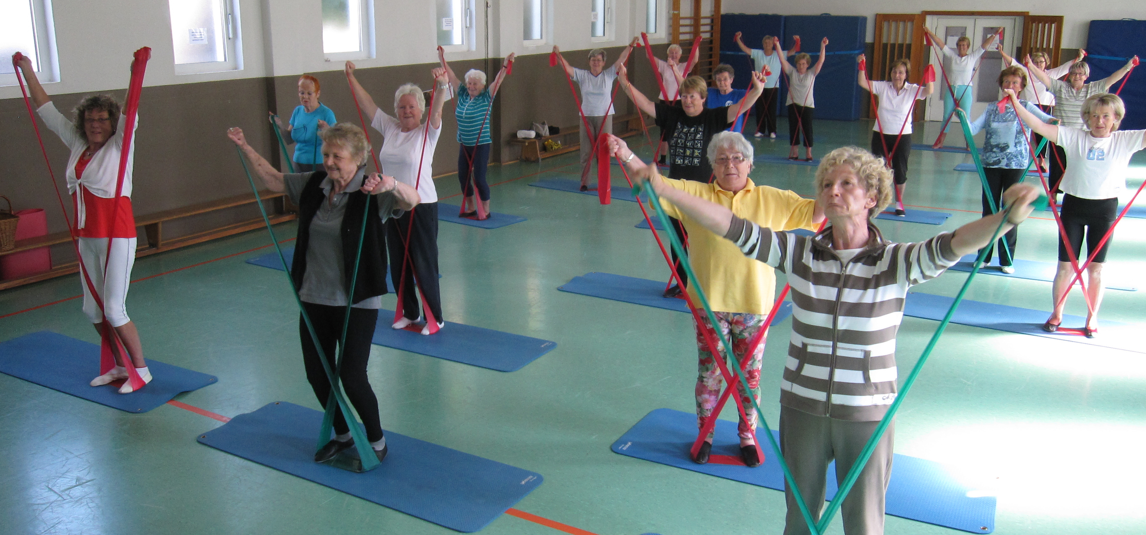 Wirbelsäulengymnastik mit Gymnastikbällen